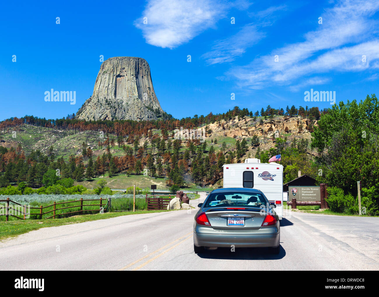 Cars at the entrance to Devils Tower National Monument, Crook County, Black Hills, Wyoming, USA Stock Photo