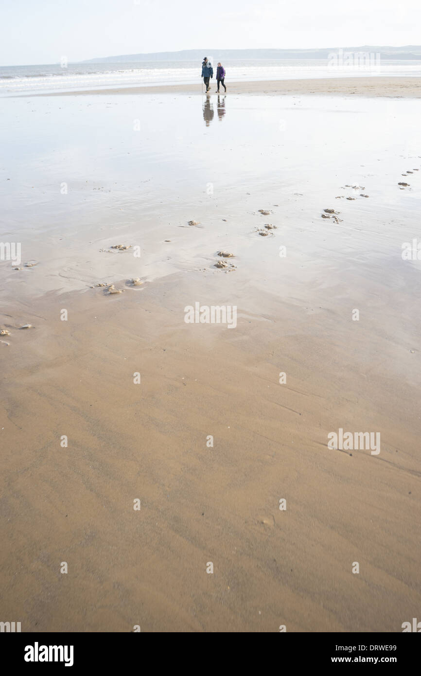 Walkers on Filey Beach Stock Photo Alamy