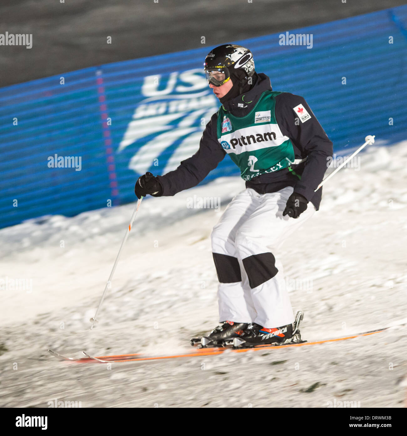 Freestyle ski acrobatique hi-res stock photography and images - Alamy