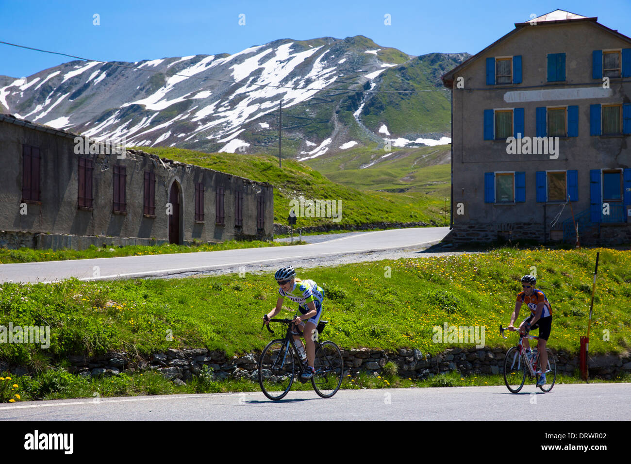 Cyclists riding British Scott bike (front) Pinarello (behind) on The Stelvio Pass, Passo dello Stelvio, Stilfser Joch, in Italy Stock Photo