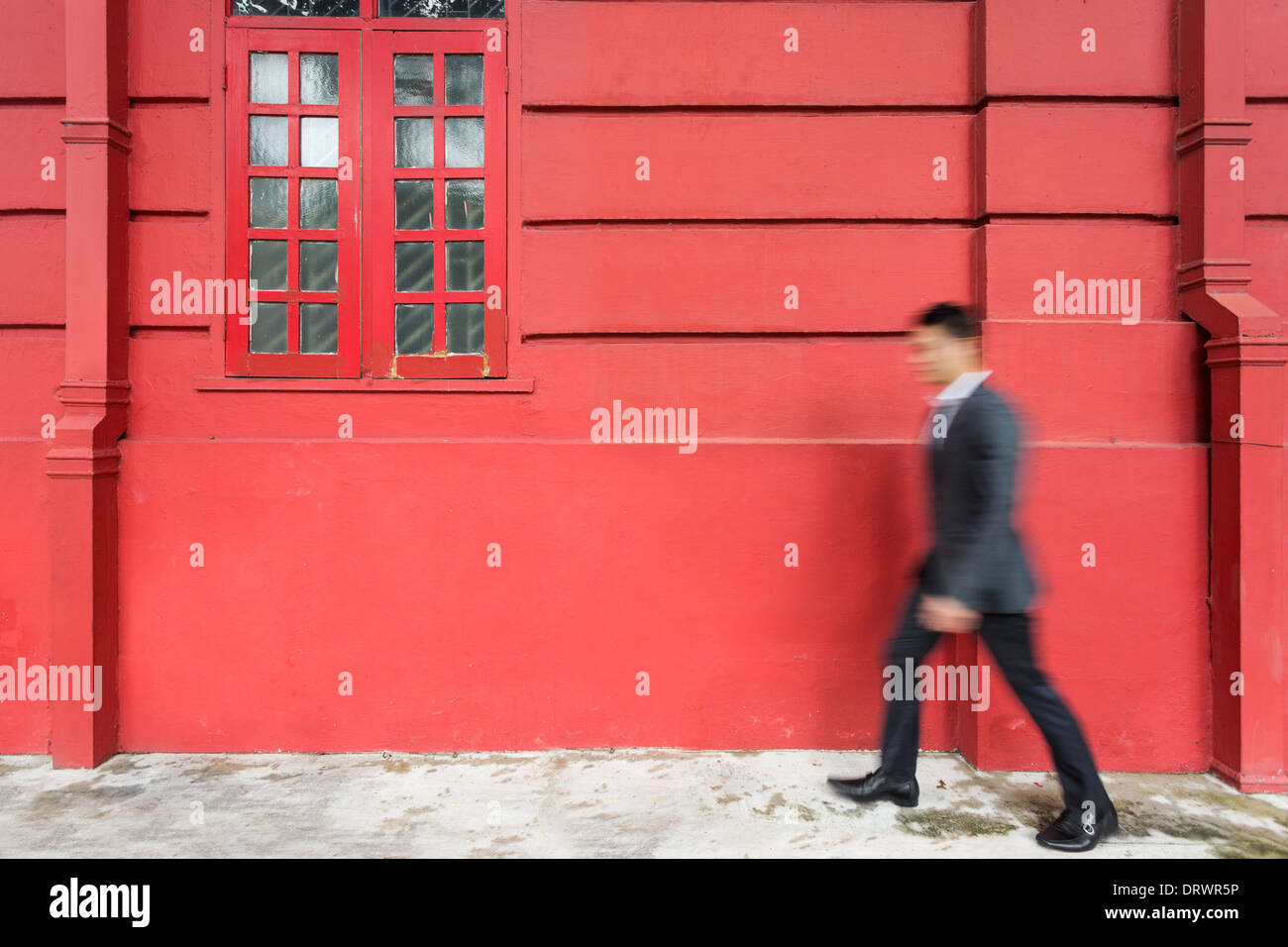 Man walking walk business suit hi-res stock photography and images - Alamy