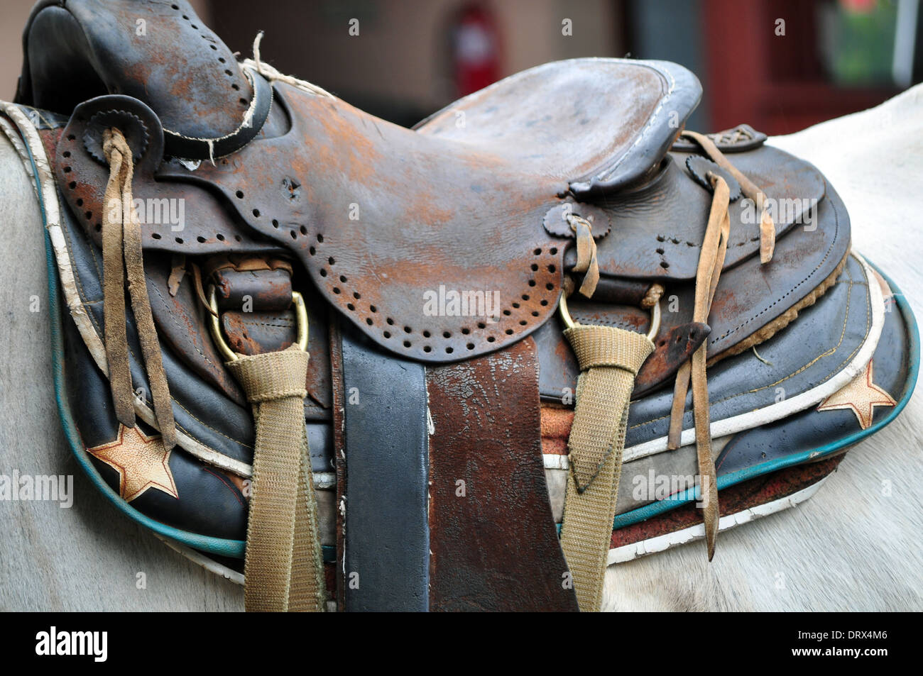 Vintage Western Cowboy Genuine Leather Horse Saddle For Sale at