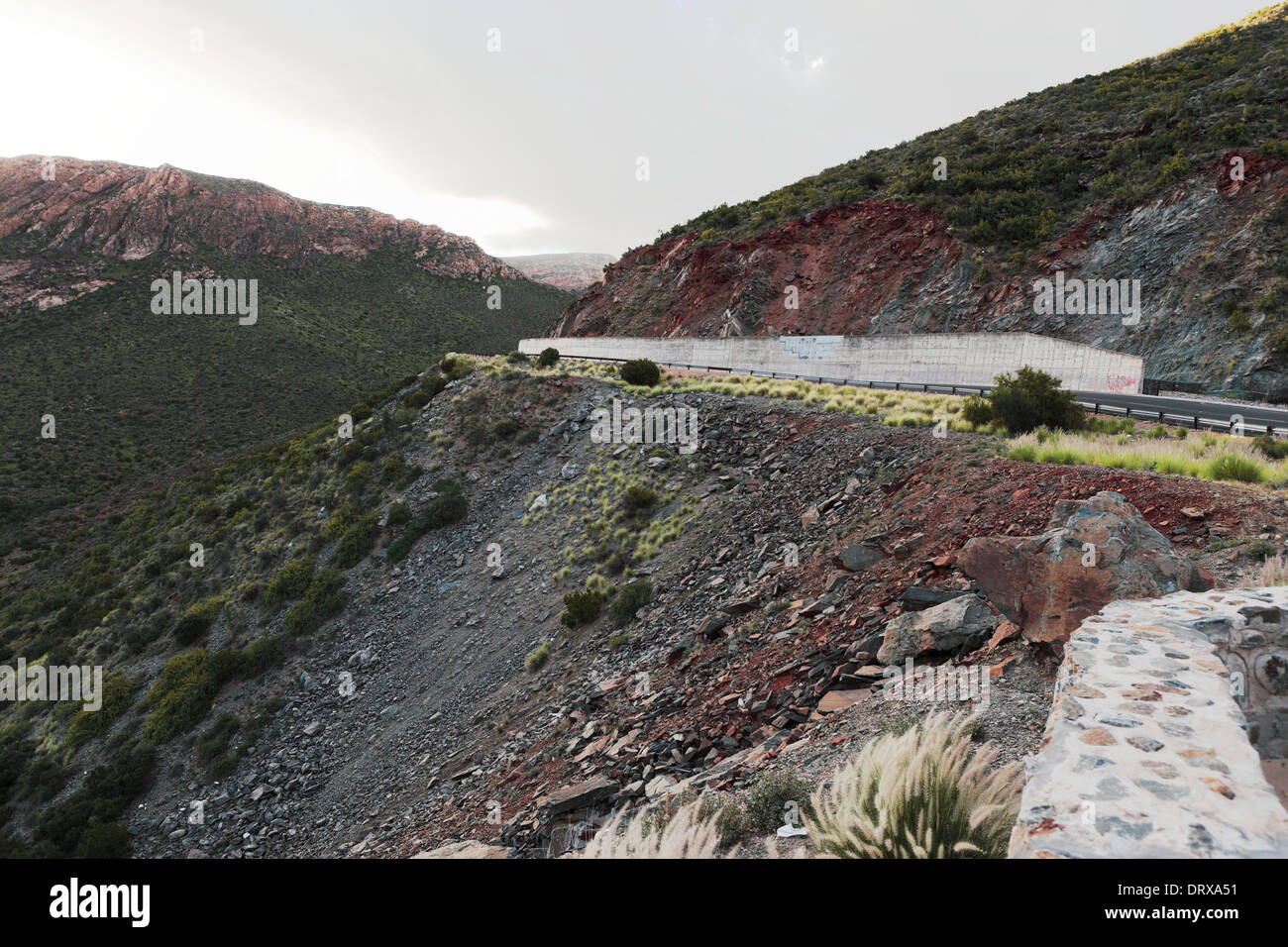 R62 highway in the Huis River Pass close to Calitzdorp, South Africa Stock Photo