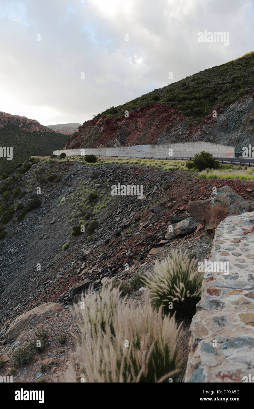 R62 highway in the Huis River Pass close to Calitzdorp, South Africa Stock Photo