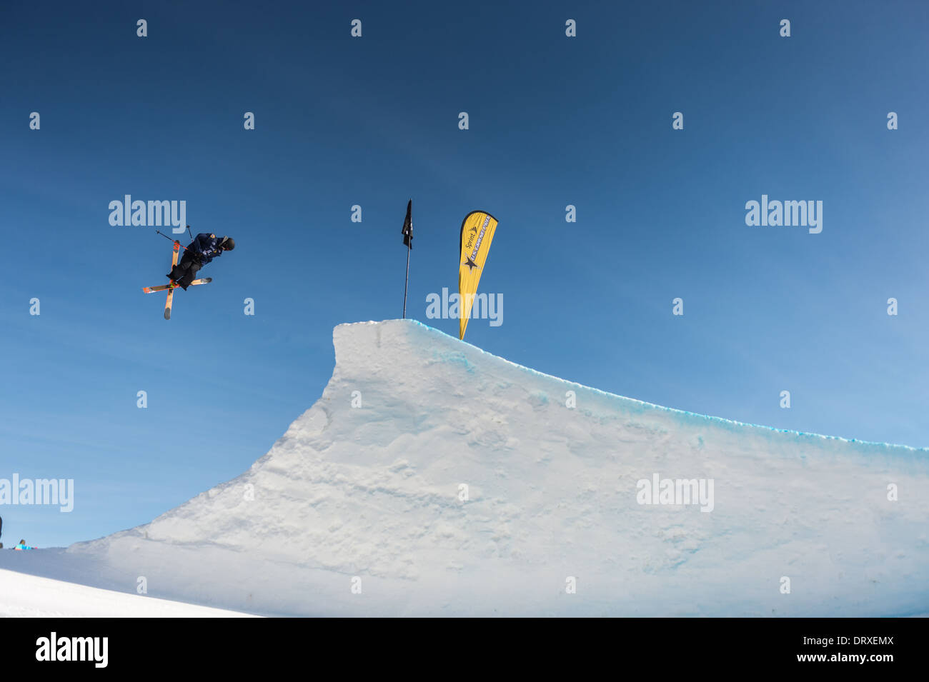 Snowboard slopestyle hi-res stock photography and images - Alamy
