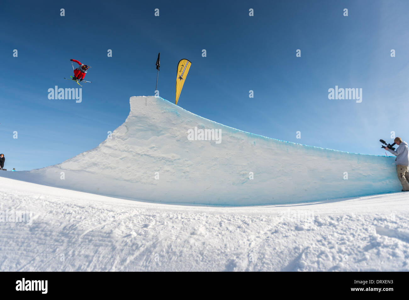 Snowboard slopestyle hi-res stock photography and images - Alamy