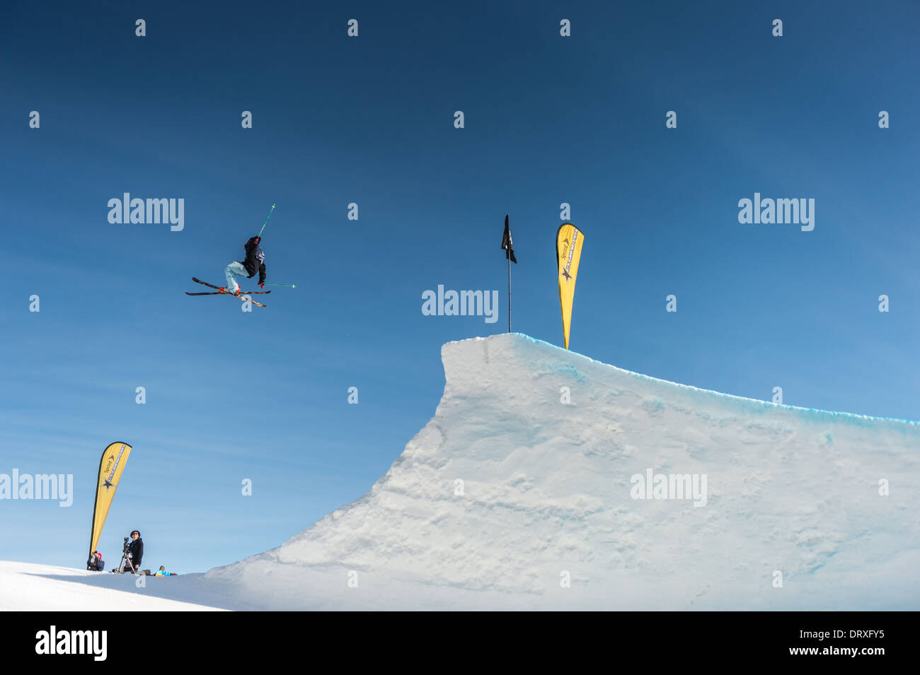 Snowboard slopestyle hi-res stock photography and images - Alamy