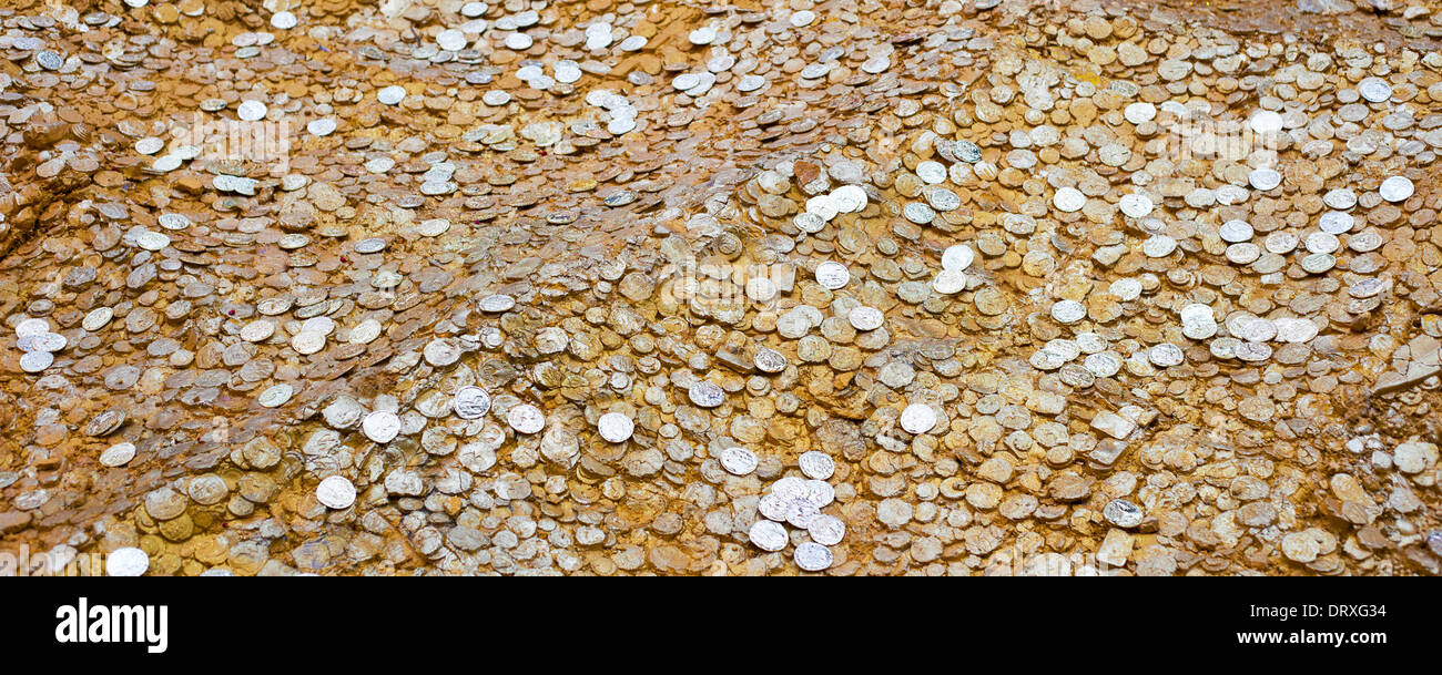 Huge pile of gold coins Stock Photo - Alamy