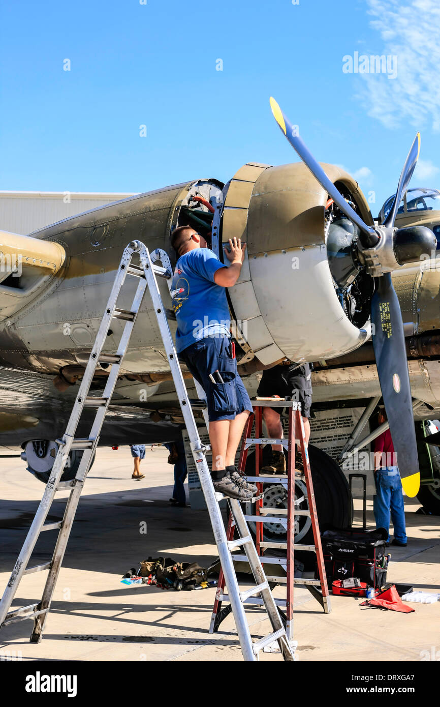 The Wright Cyclone engine of a B17 Flying Fortress WW2 bomber plane ...