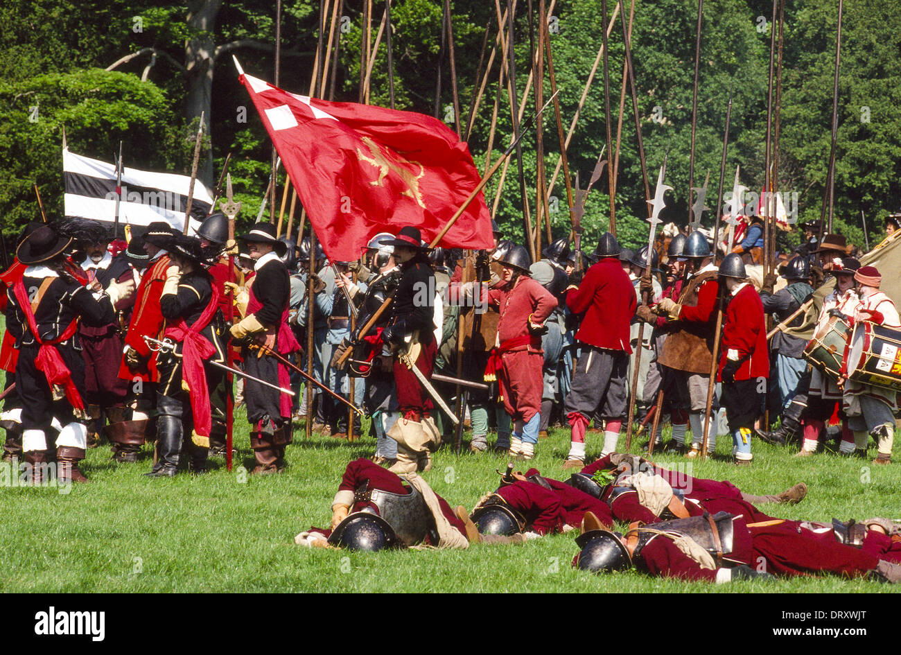 English civil war re-enactment by the Sealed Knot Society at Weston Park, 26th June 1998. Stock Photo
