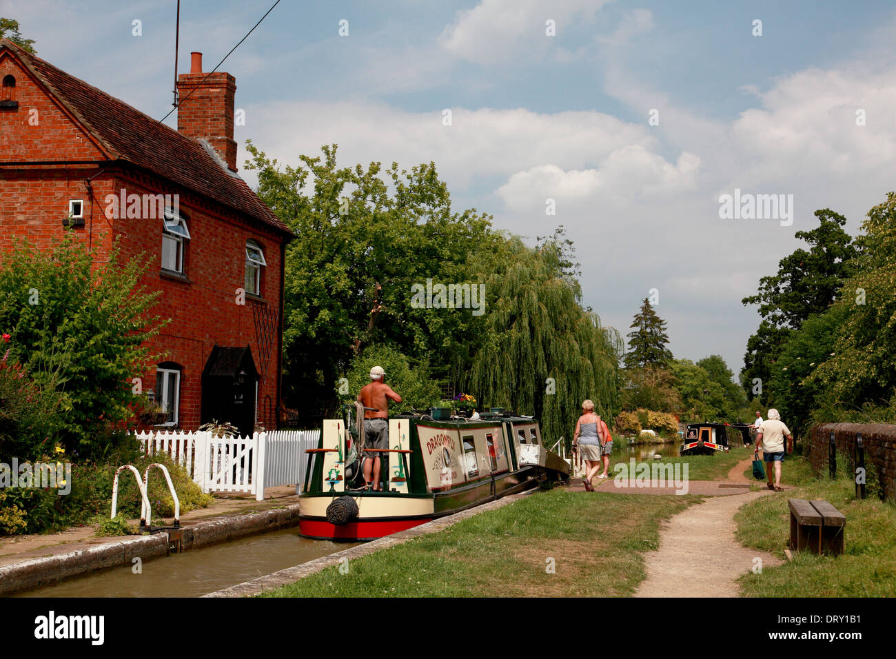 A narrowboat leaving Cropredy Lock on the Oxford Canal in the village of Cropredy, Oxfordshire Stock Photo