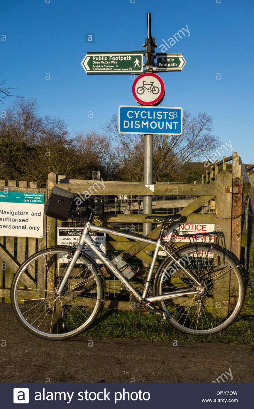 Public Footpath Signs High Resolution Stock Photography and Images Alamy