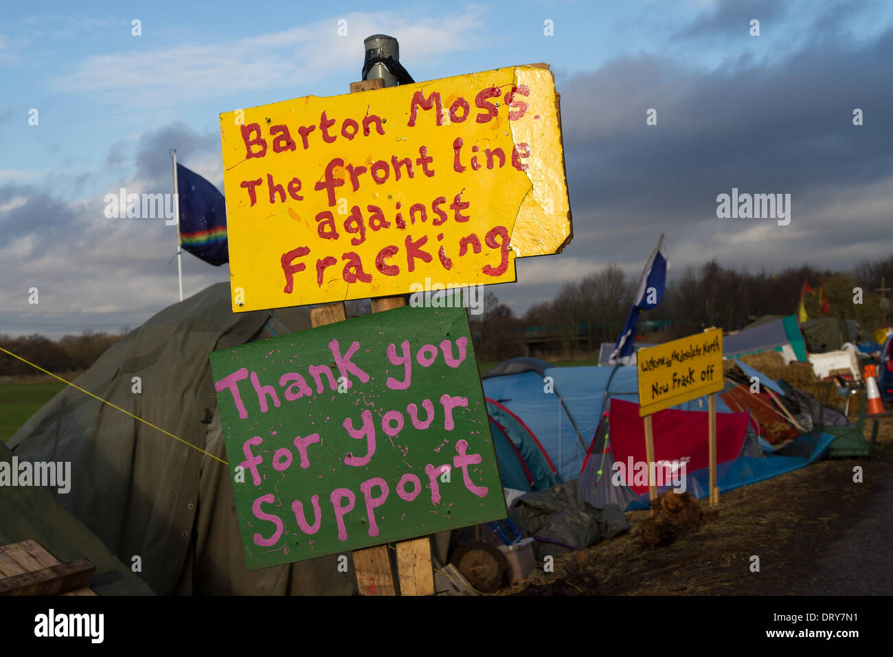 Manchester, Barton Moss, UK. 4th February, 2014.  'Barton Moss the front line against fracking' Protests at IGAS Drilling Site, Greater Manchester Policing operation at Barton Moss Drilling Site as Cuadrilla, as one of the energy firms hoping to exploit the UK's shale gas resources, announces two new exploration sites in Lancashire. ... to drill and frack at two sites at Roseacre Wood and Little Plumpton. Credit:  Mar Photographics/Alamy Live News. Stock Photo