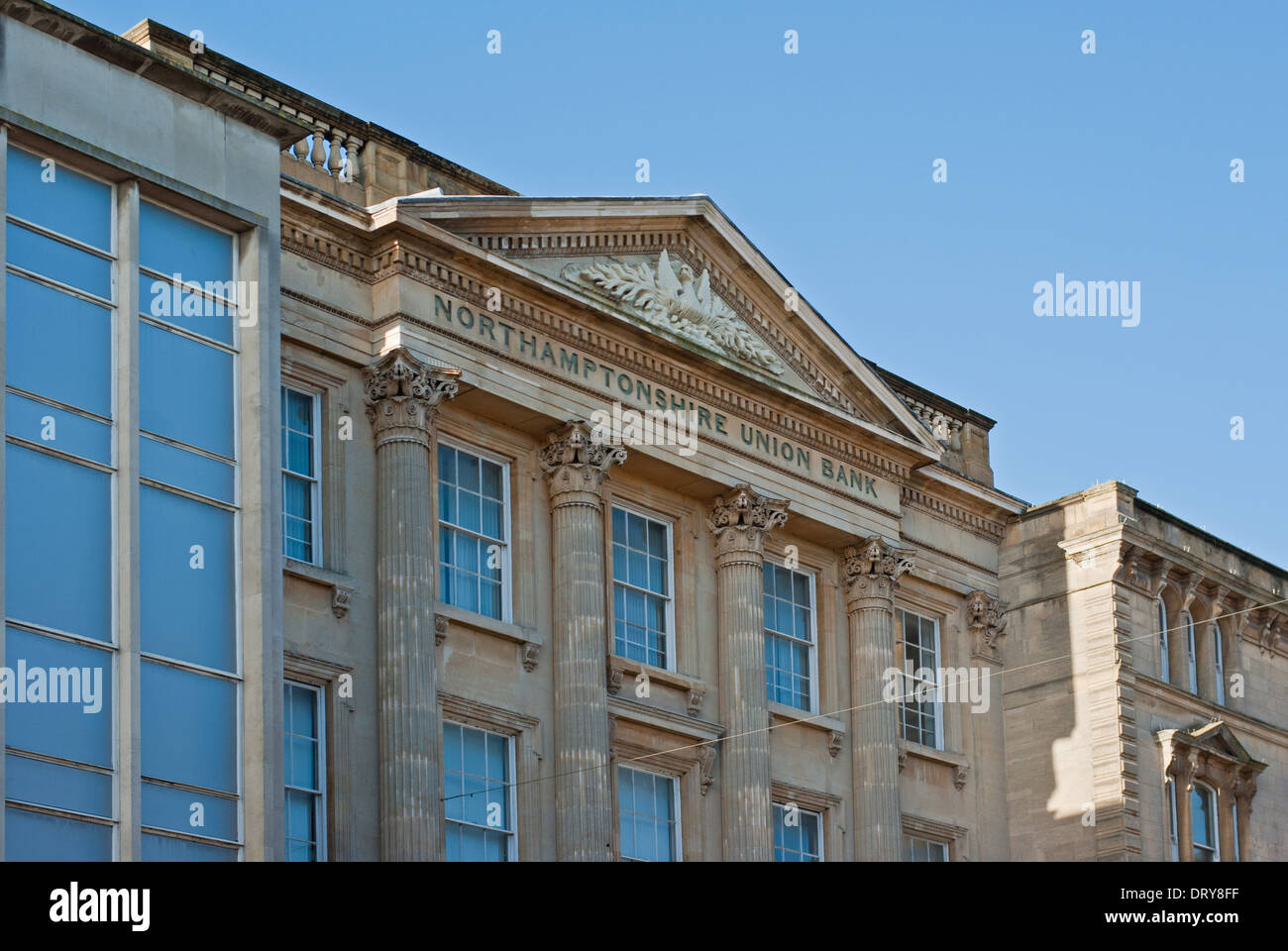 Bank frontage hi-res stock photography and images - Alamy
