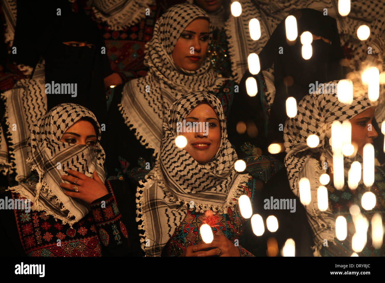 Gaza, Palestinian Territories. 4th Feb, 2014. Palestinian bride during a mass wedding ceremony for 50 couples with funding from the Office of the Palestinian President Mahmoud Abbas, in Gaza City, February 4, 2014. Credit:  Majdi Fathi/NurPhoto/ZUMAPRESS.com/Alamy Live News Stock Photo