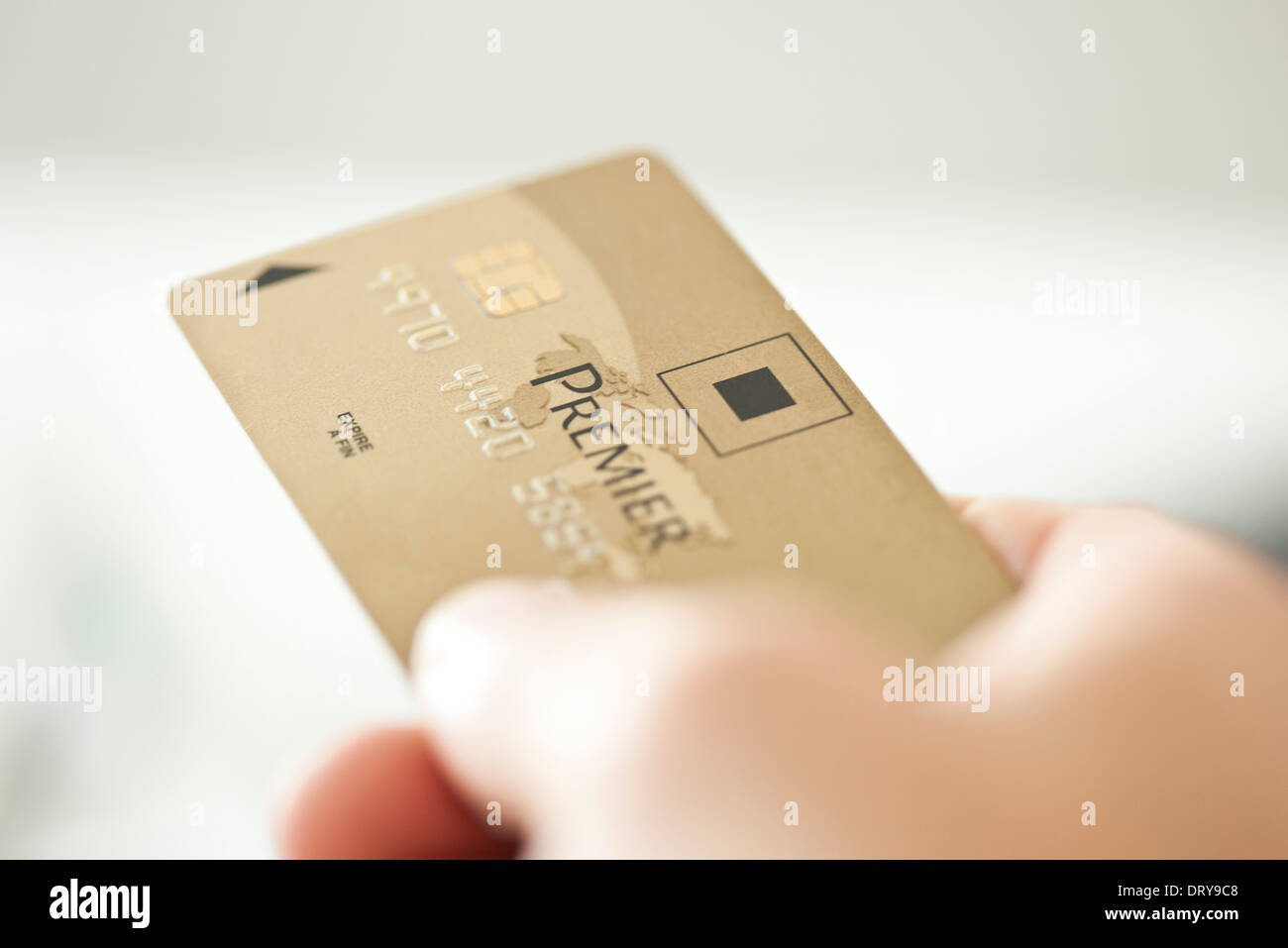 Hand holding credit card Stock Photo - Alamy