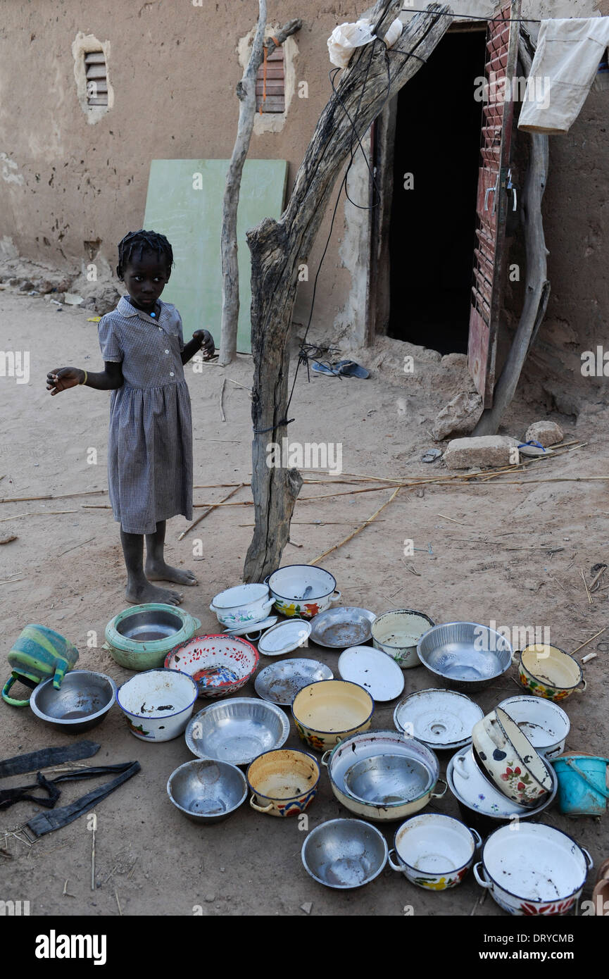BURKINA FASO Kaya, hunger, empty vessels in village Stock Photo