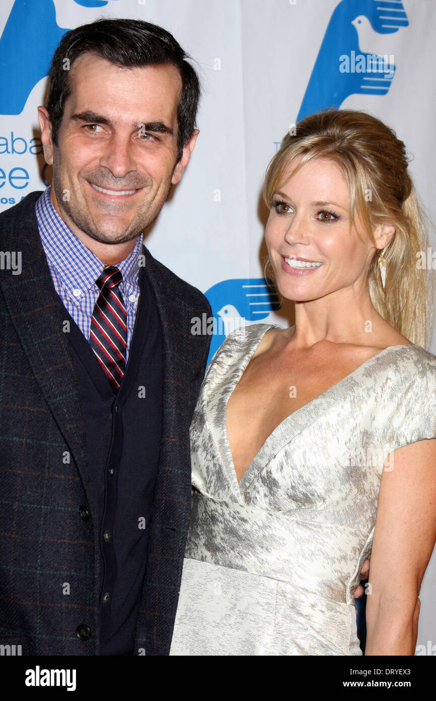 Ty Burrell, Julie Bowen at the Saban Free Clinic Gala, Beverly Hilton, Beverly Hills, CA 11-19