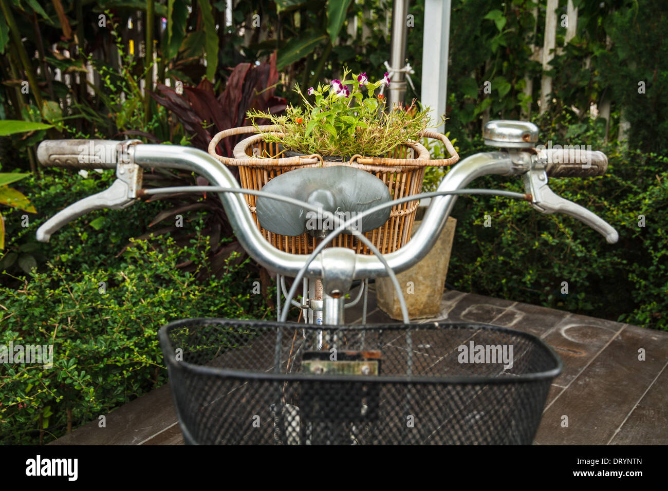 Old black bicycle hi-res stock photography and images - Alamy