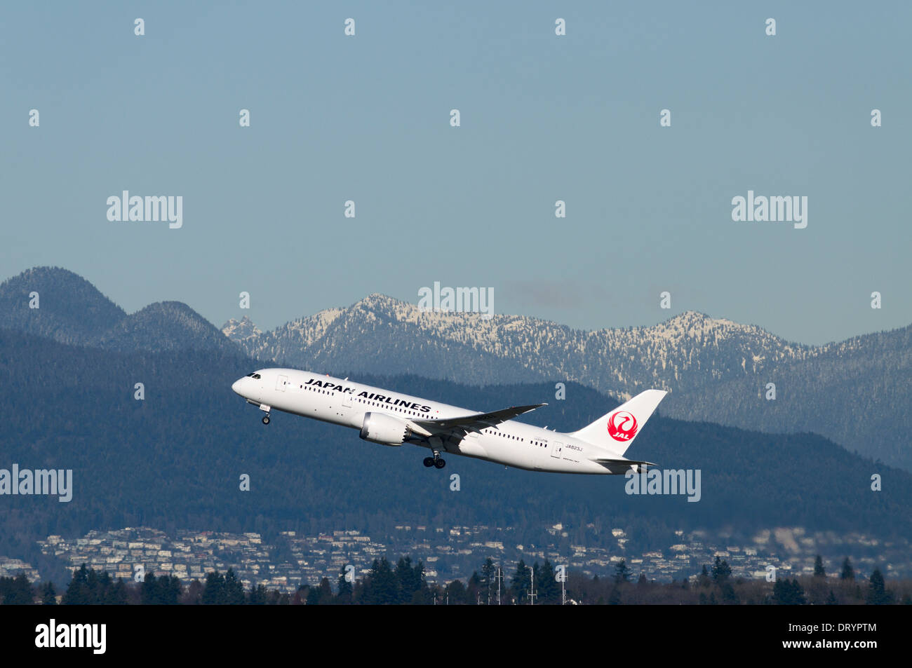 Japan Airlines Boeing 787-8 Dreamliner JA823J departs Vancouver International Airport Stock Photo