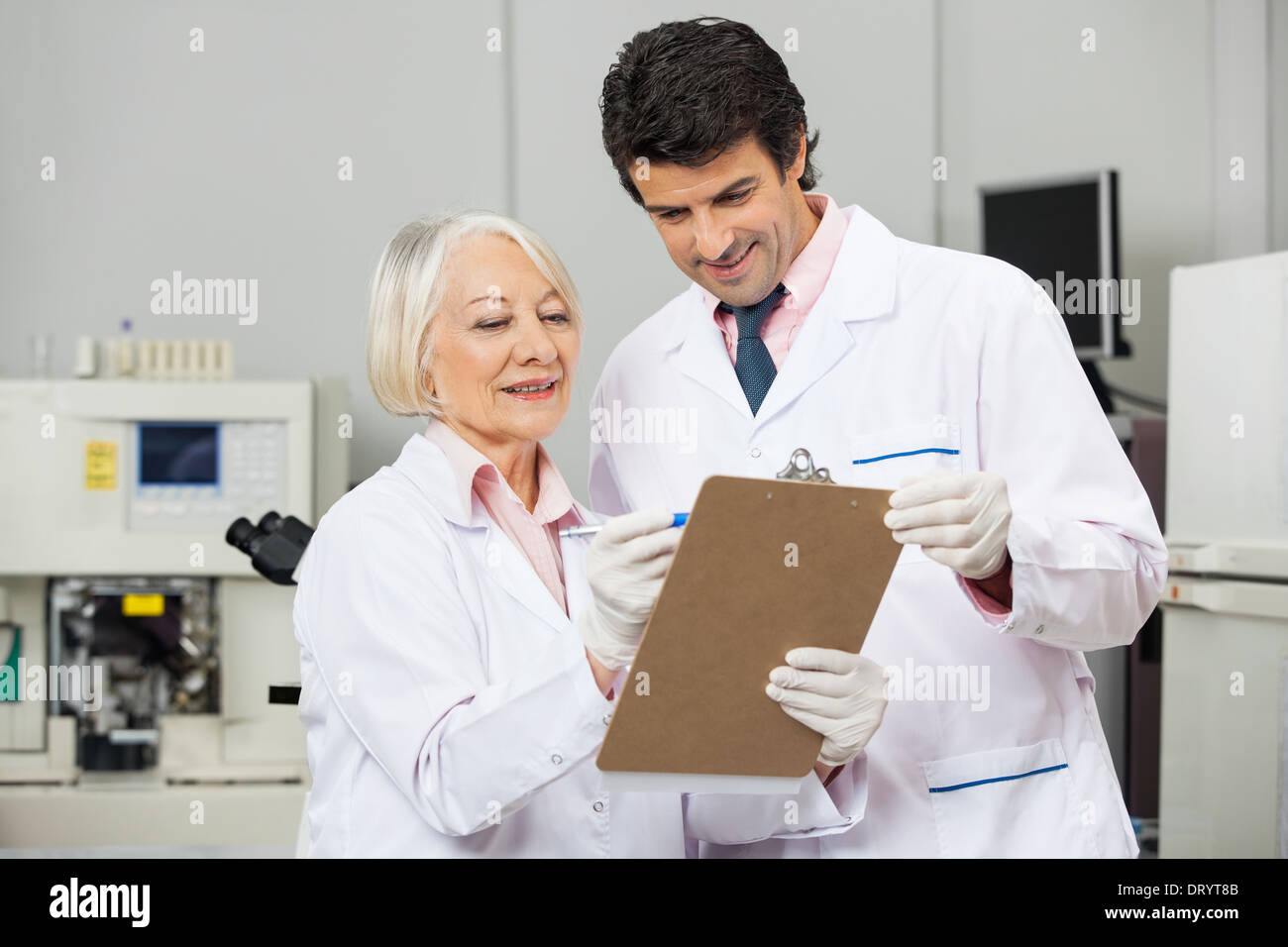 Male female laboratory technicians hi-res stock photography and images ...