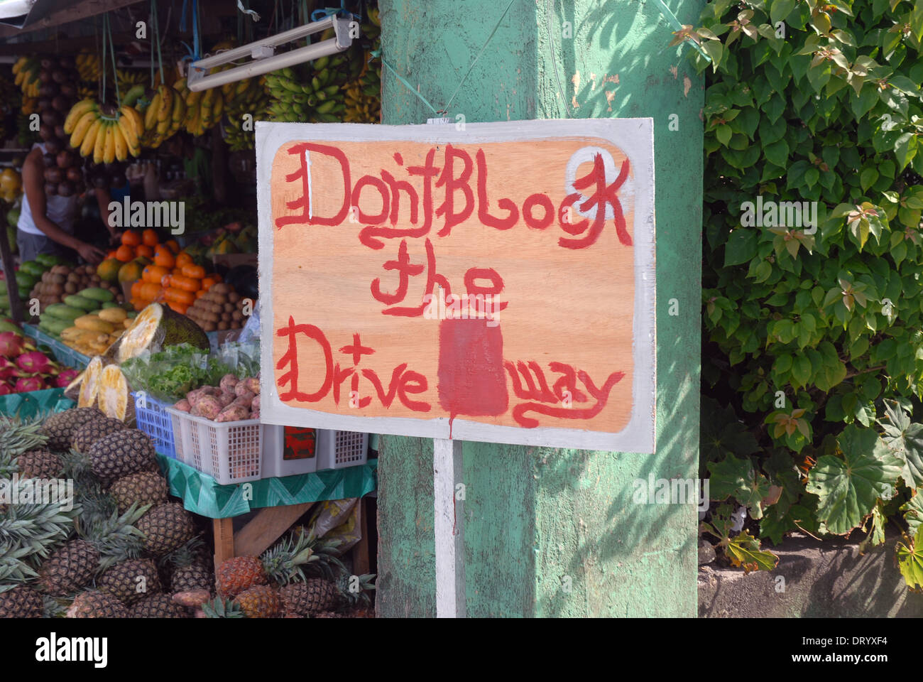 Dont block driveway sign hi-res stock photography and images - Alamy