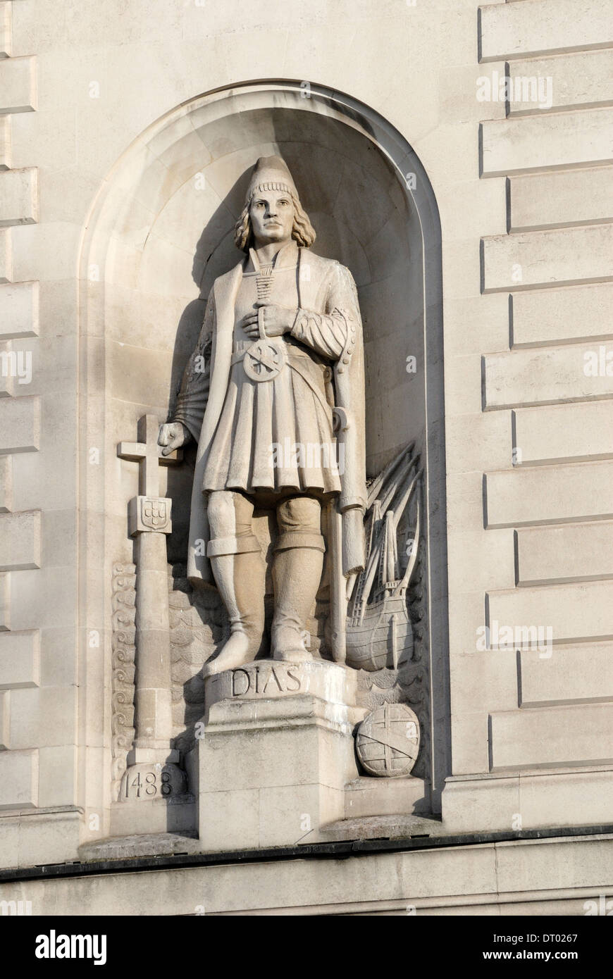 London, England, UK. Statue of Bartolomeu / Bartholomew Dias (Portuguese explorer) on facade of South Africa House, Trafalgar Sq Stock Photo