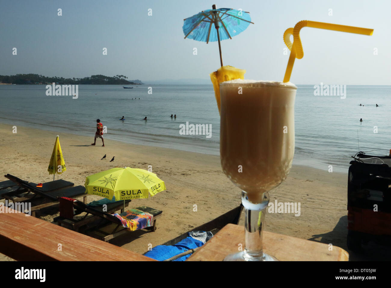 a pina colada drink on the Palolem beach in Goa, South India  Photo: pixstory / Alamy Stock Photo