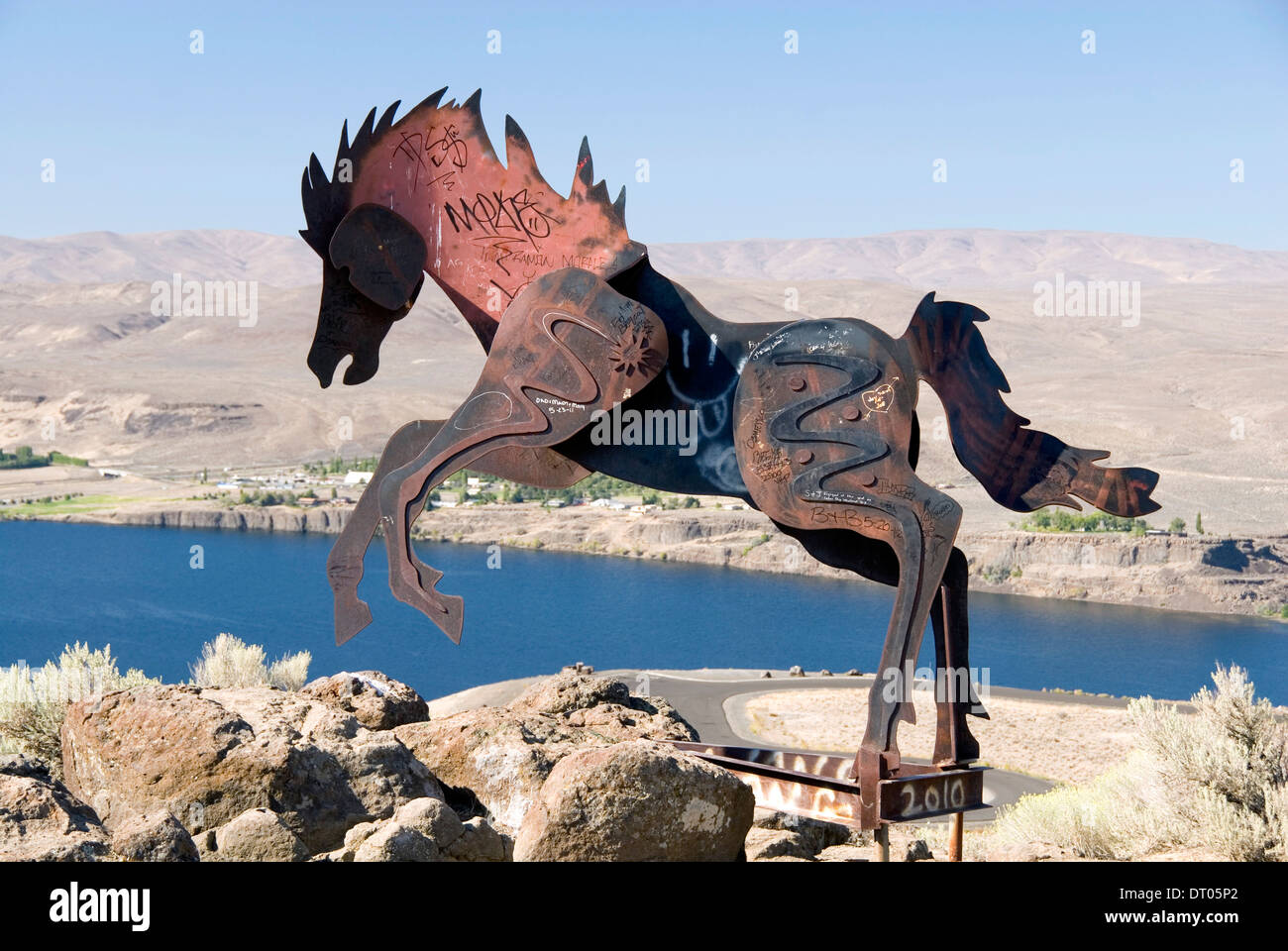 Horse sculpture vantage washington hires stock photography and images