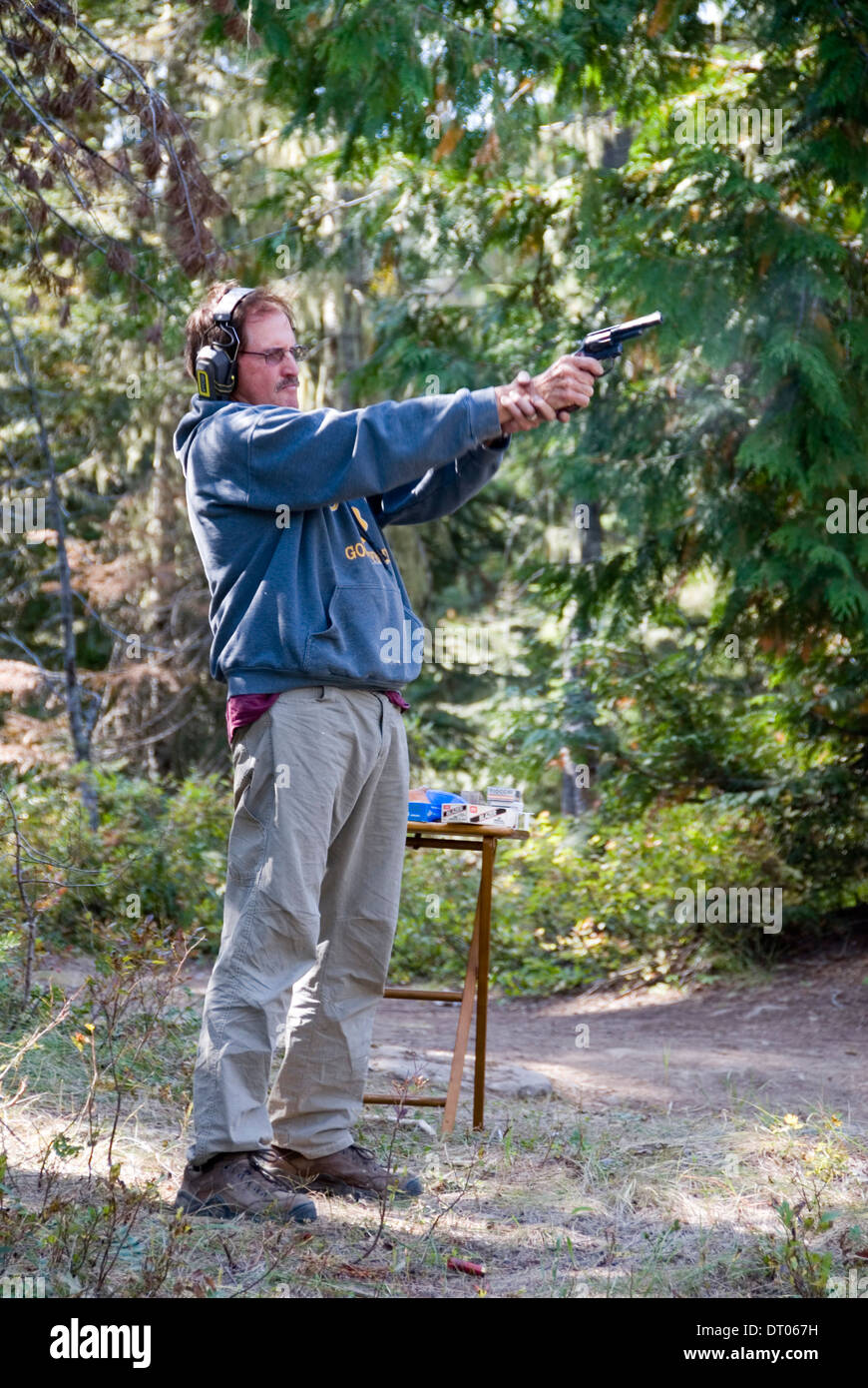 Practice shooting guns hires stock photography and images Alamy