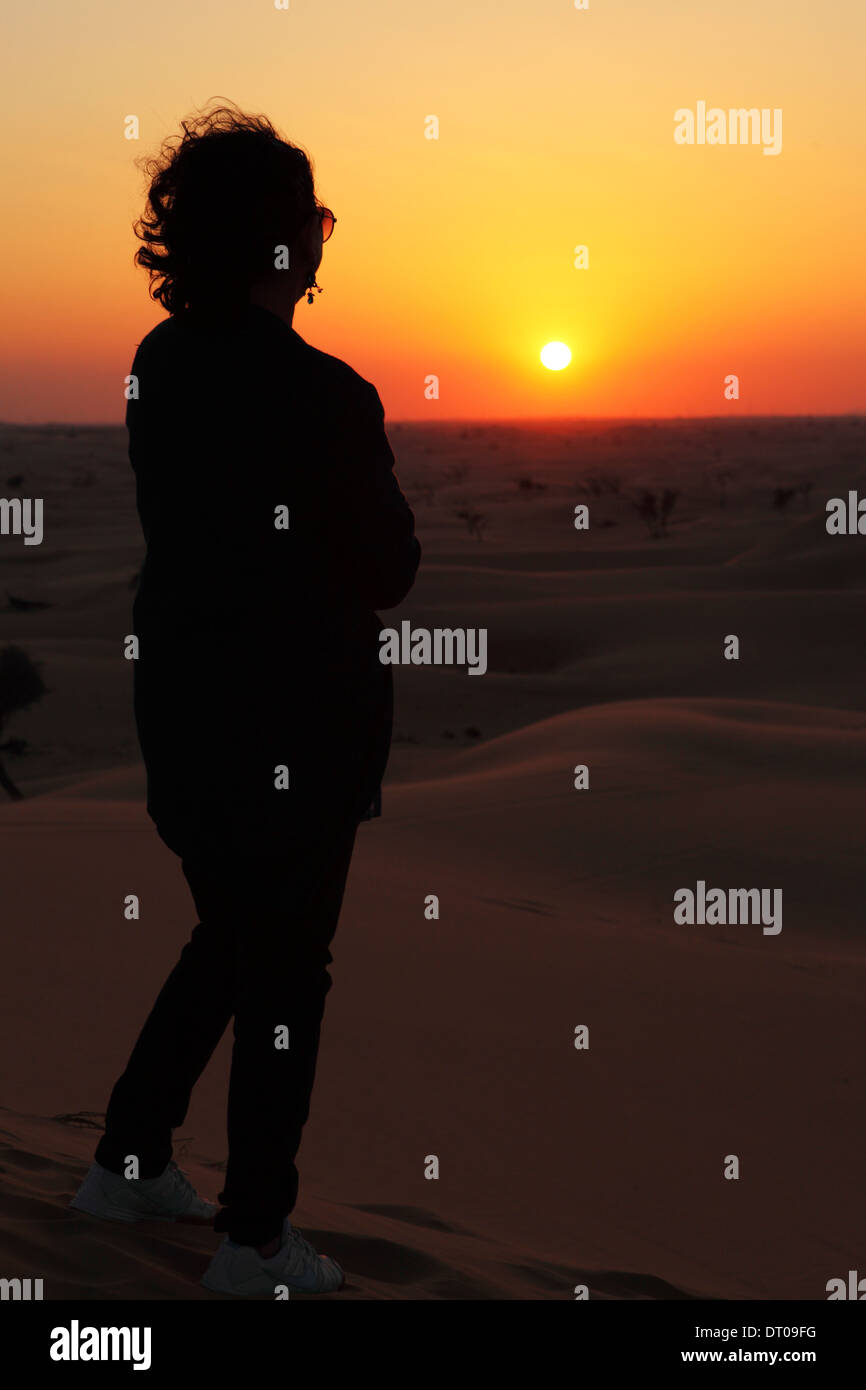 Arabian woman in desert hi-res stock photography and images - Alamy
