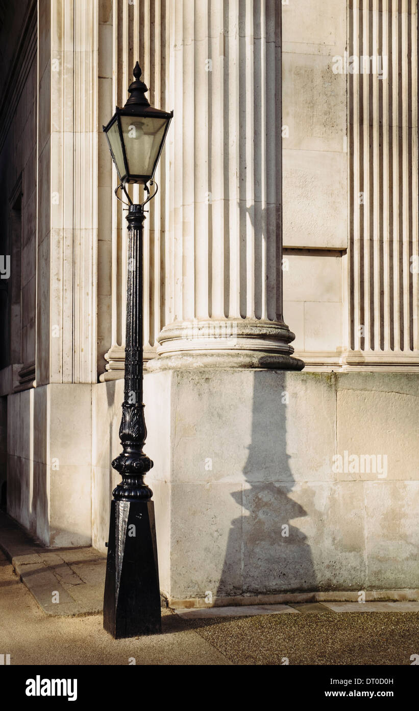 Victorian lamp post london hi-res stock photography and images - Alamy