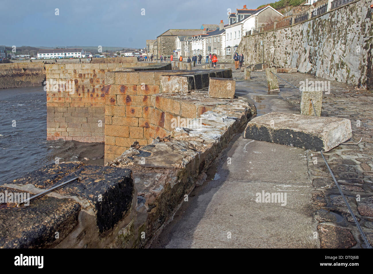 Porthleven, Cornwall, UK . 05th Feb, 2014. The storm also moved huge