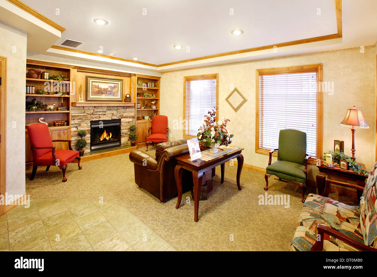 Recessed office lighting hires stock photography and images Alamy