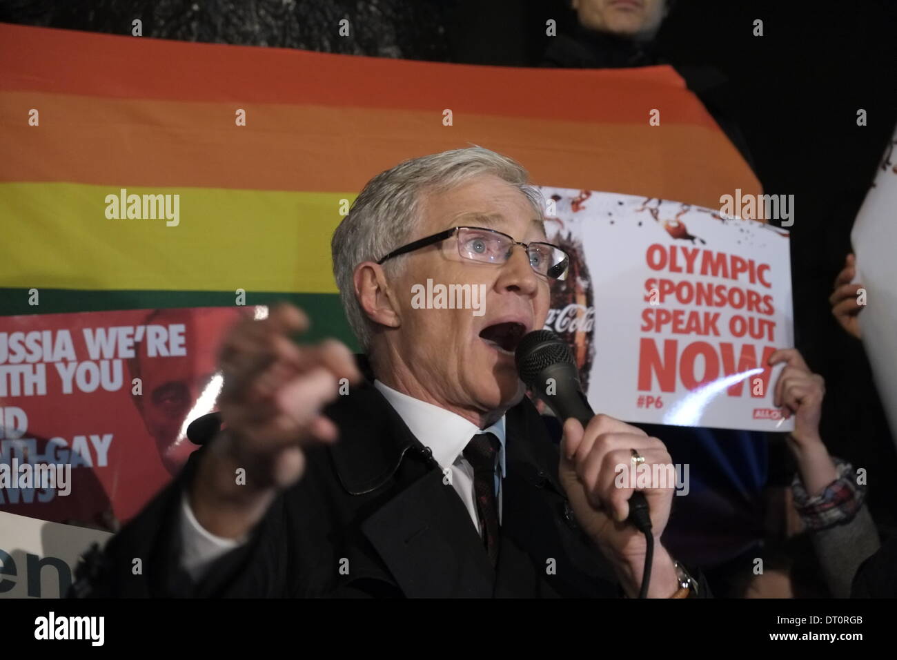 London, UK. 5th February 2014. Gay rights protest against Russian Olympics sponsors outside Downing street, London. Paul O Grady Credit:  Rachel Megawhat/Alamy Live News Stock Photo