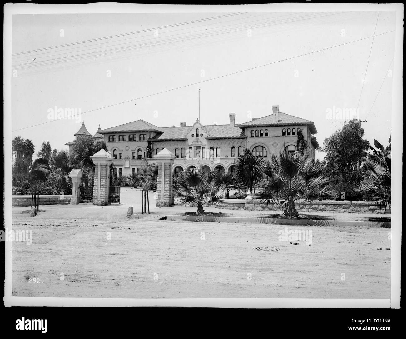 Exterior view of the Hollenbeck Home in Los Angeles, ca.1910-1919 Stock Photo