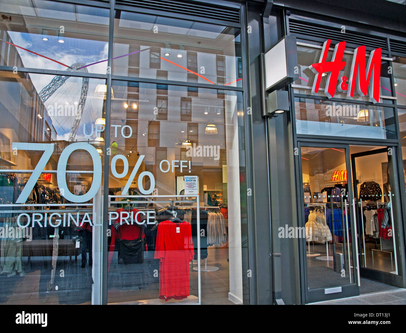 H&M at the London Designer Outlet, Wembley, London Borough of Brent,  London, England, United Kingdom Stock Photo - Alamy