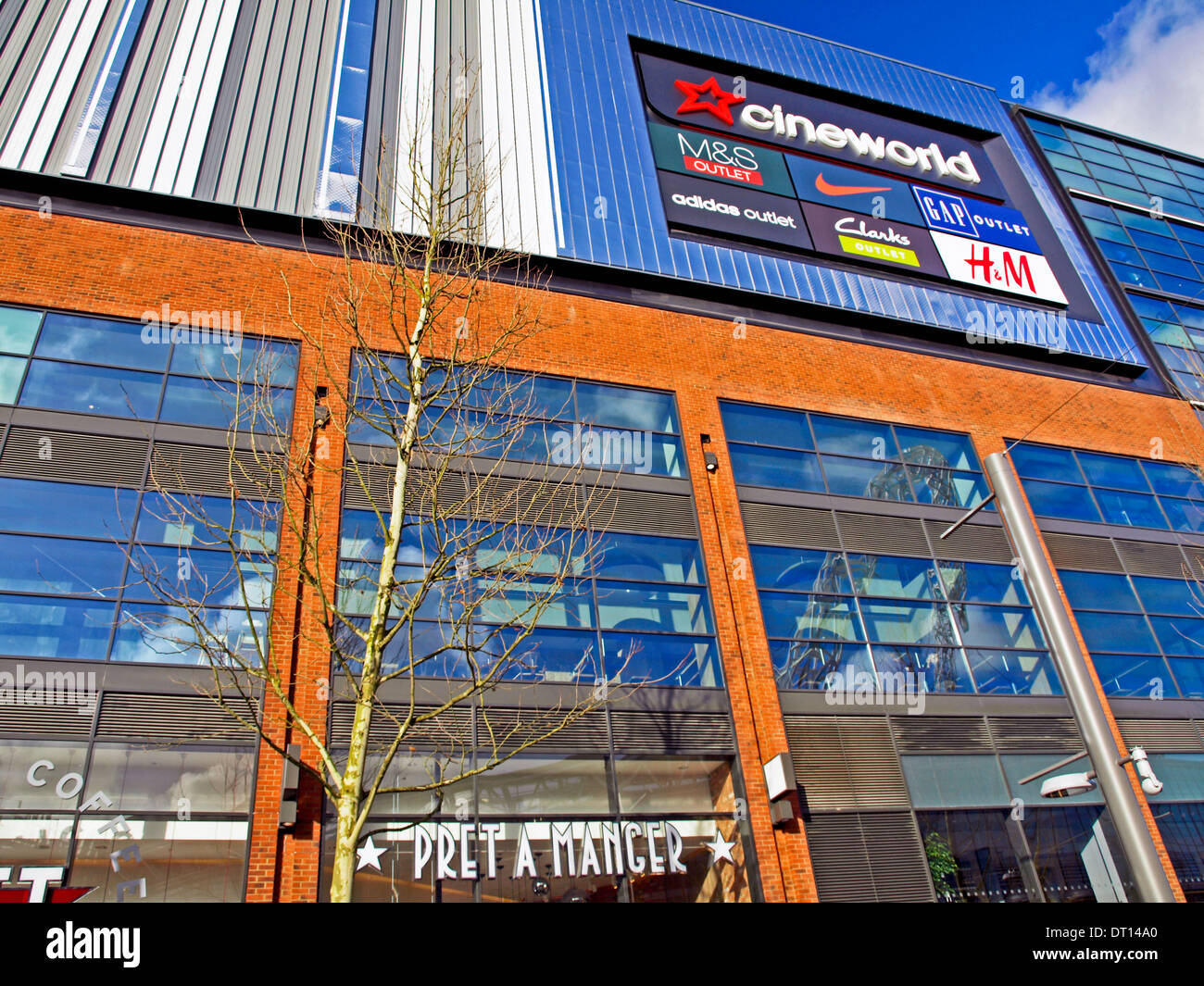 London designer outlet wembley hi-res stock photography and images - Page 2  - Alamy