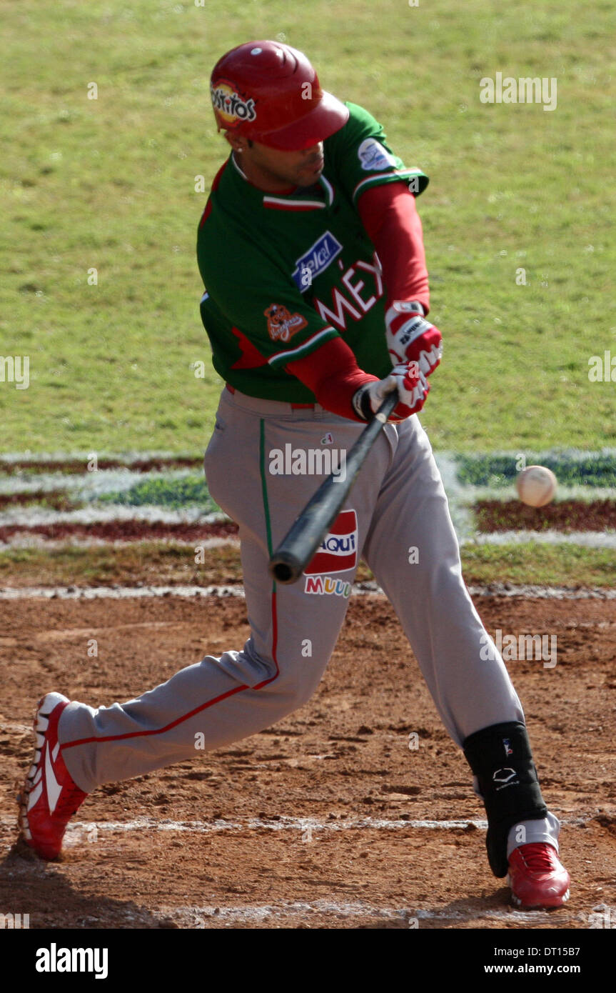 Margarita, Venezuela. 5th Feb, 2014. Mexico's Luis Fonseca competes during the match of the Caribbean Series against Dominican Republic, held at Nueva Esparta Stadium, in Margarita's Island, Nueva Esparta state, Venezuela, on Feb. 5, 2014. Credit:  Carlos Ramirez/Xinhua/Alamy Live News Stock Photo