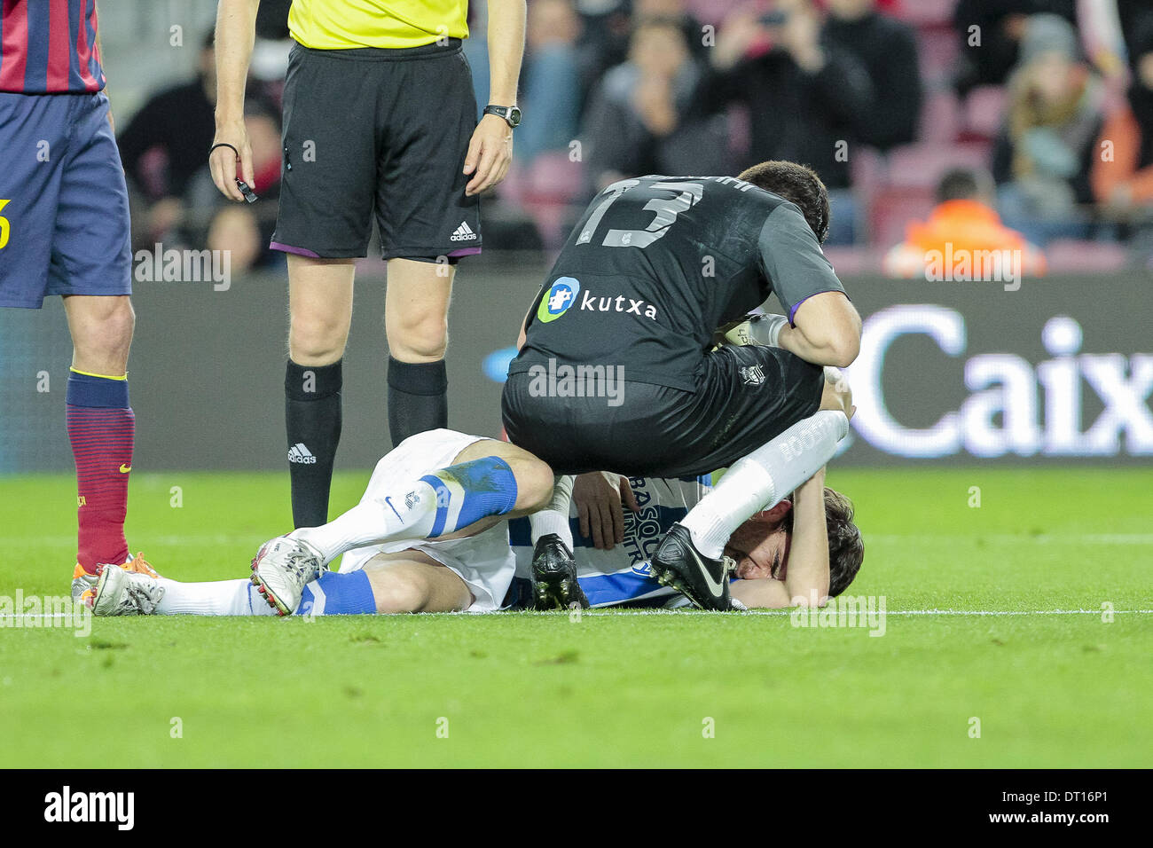 Barcellona, Spain. 5th Feb, 2014. BARCELONA, ESPANA - FEBRERO 5: lesion de Mikel Gonzalez en el partido entre el FC Barcelona y la Real Sociedad, correspondiente al partido de ida de semifinales de la Copa del Rey en el Estadio del Camp Nou el 5 de febrero de 2014 en Barcelona, Espana, Credit:  Mikel Trigueros/NurPhoto/ZUMAPRESS.com/Alamy Live News Stock Photo