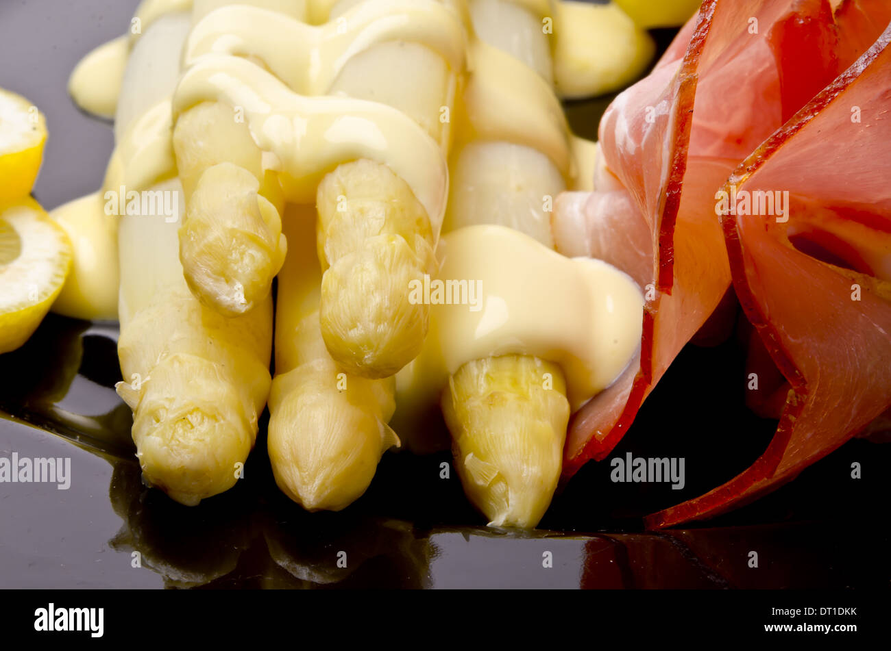 Asparagus, ham and sauce hollandaise Stock Photo Alamy