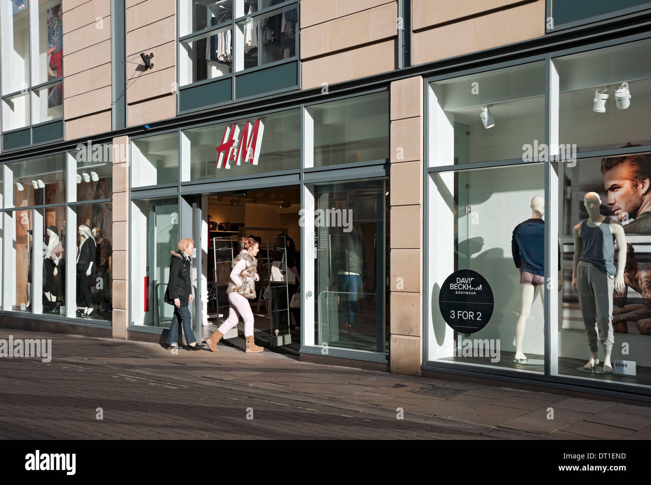 Shoppers outside h&m hi-res stock photography and images - Alamy