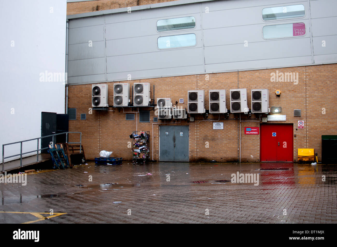 Air conditioning units store hires stock photography and images Alamy