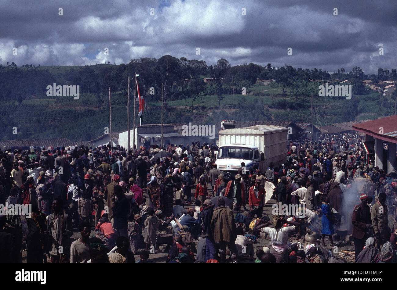 Rwandan Tutsi refugees flee across the border into Burundi in April 1994 as the Hutus commited genocide in a 100 day civil war Stock Photo