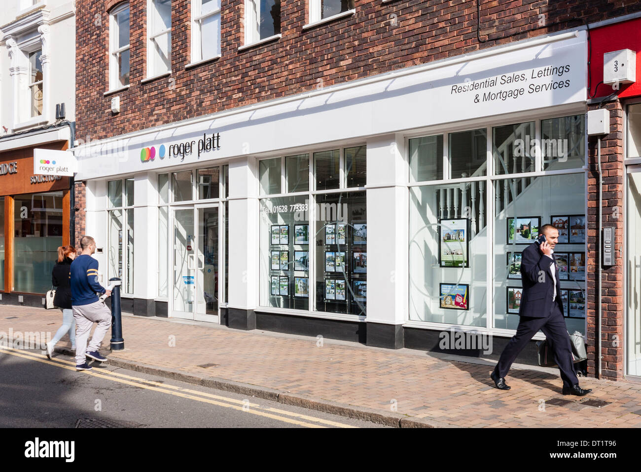 Couple entering Roger Platt Estate agents, Maidenhead, Berkshire