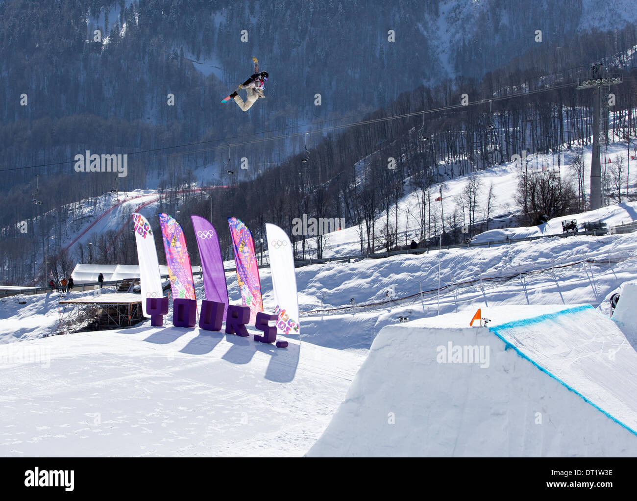 Sochi, Russia. 6th February 2014. Olympic Winter Games Sochi2014. Men's snowboard Slopestyle Qualifications. Ryan Stassel (USA) styling a Japan off the second kicker (26-x sequence) Credit:  Action Plus Sports Images/Alamy Live News Stock Photo