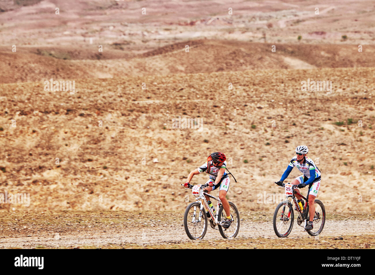 Extreme Distance Runner Extreme marathon desert hi-res stock photography and images - Alamy