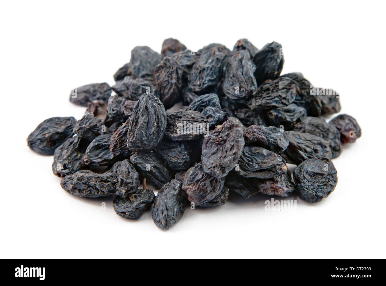 heap of blue raisin isolated on white Stock Photo - Alamy