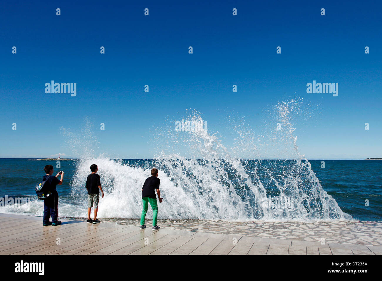 Breaking wave water sea sky hi-res stock photography and images - Alamy