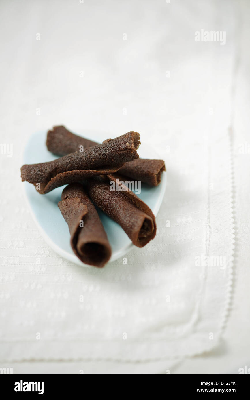cigarette chocolat Cigarettes en chocolat : existent-elles encore en 2026 ? CandyMix Rolled into slender Get Yoku Moku Cigarette Chocolates